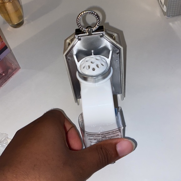 Bath and body works Lantern night light and fragrance distributor - Picture 3 of 4